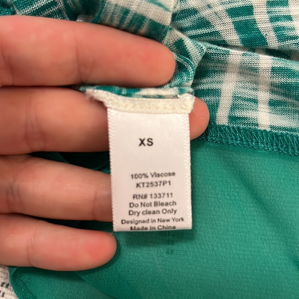 Open back patterned tank top - Picture 5 of 9